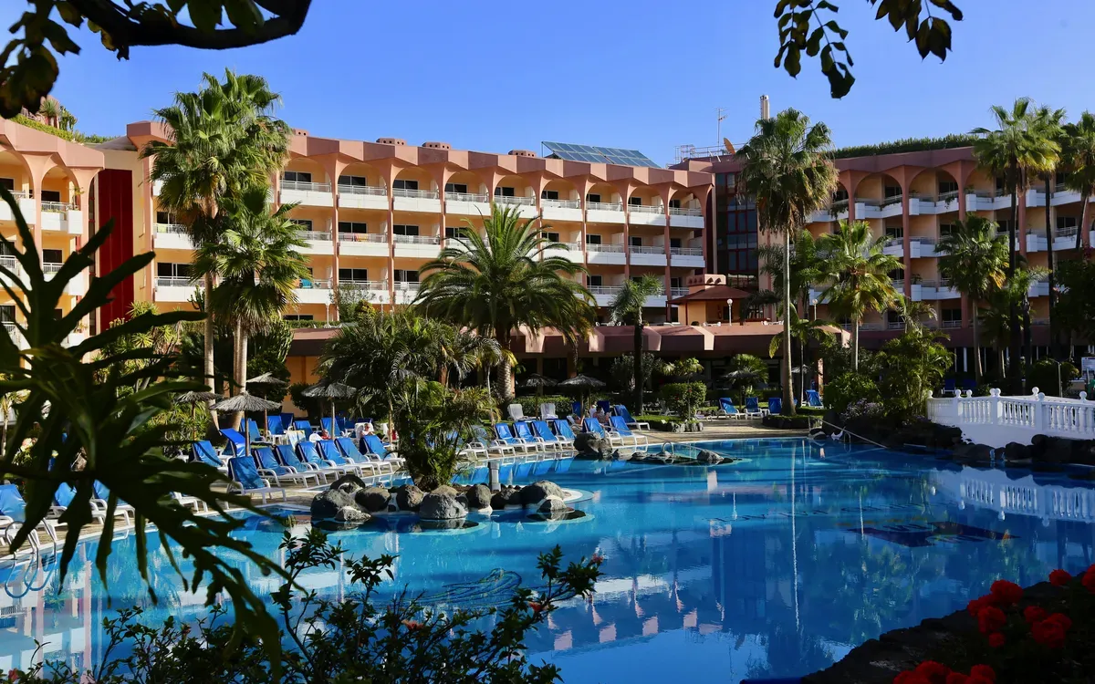 Resort evening with dining and space before live music